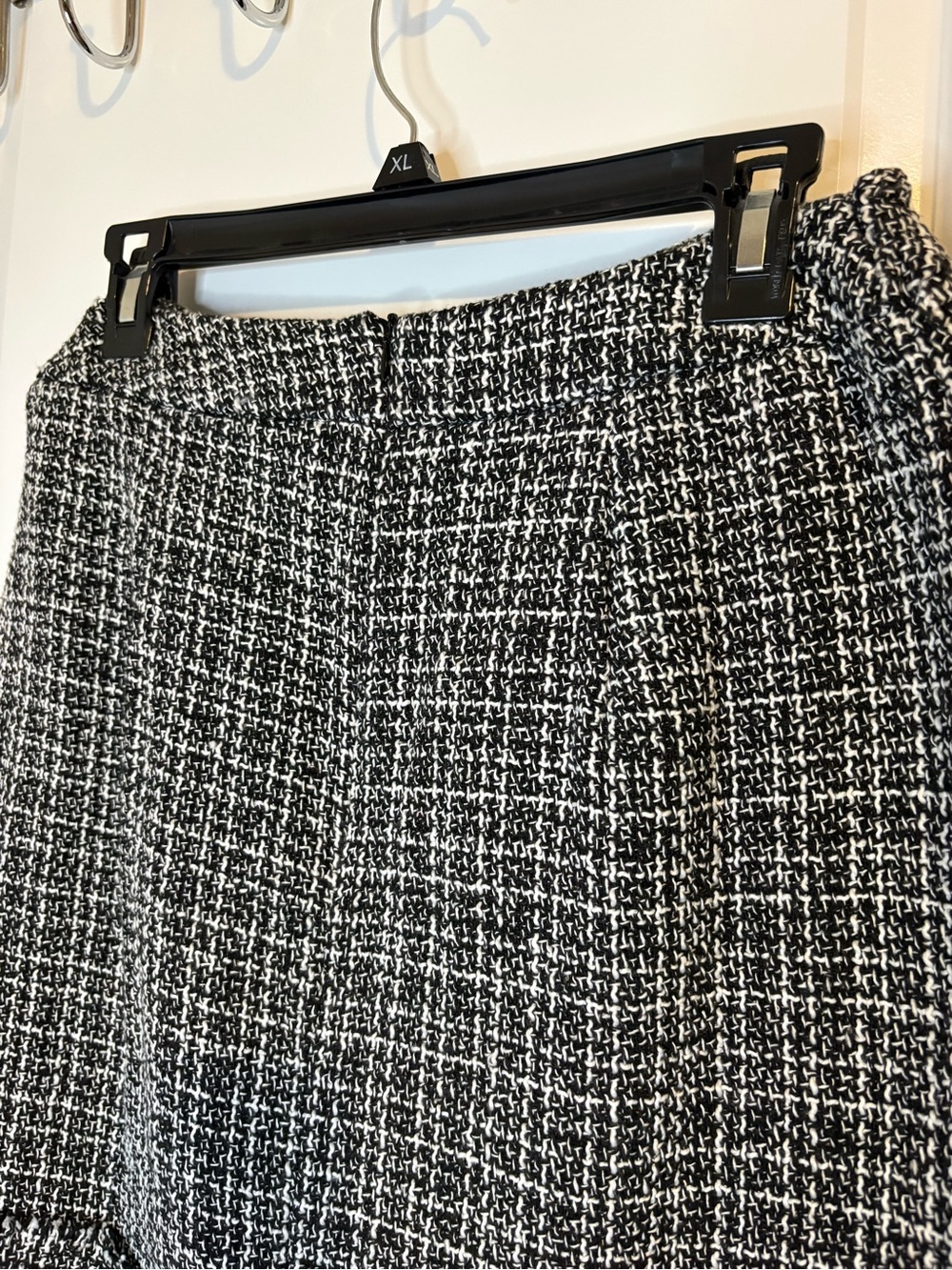 Black and White Tweed Pearl-Button Skirt - Picture 3 of 5
